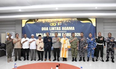 Kapolda-NTT-Pimpin-Doa-Lintas-Agama-Sambut-Malam-Tahun-Baru-2026,-Wujud-Empati-bagi-Korban-Bencana-di-Sumut-dan-Aceh.