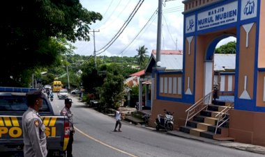 Polsek-Alak-Laksanakan-Patroli-dan-Monitoring-Sholat-Jumat,-Ciptakan-Rasa-Aman-bagi-Jamaah.