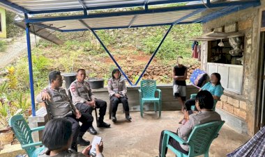 Satbinmas-Polresta-Kupang-Kota-Sambangi-Warga-Bantaran-Kali,-Berikan-Imbauan-Waspada-Cuaca-Ekstrem.