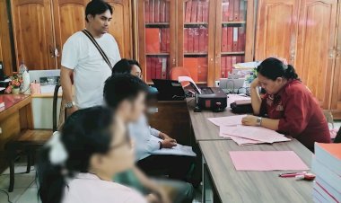 Polsek-Kota-Lama-Serahkan-Tersangka-Kasus-Pencabulan-Anak-ke-Kejaksaan-Negeri-Kota-Kupang.