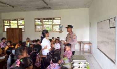 Kapolsek-Maulafa-Kunjungi-SD-Negeri-Oehendak,-Tekankan-Kualitas-MBG-dan-Berikan-Motivasi-kepada-Murid.