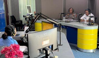 Kasat-Lantas-Polresta-Kupang-Kota-Dialog-di-RRI,-Tekankan-Bahaya-Miras-sebagai-Pemicu-Kecelakaan-Lalu-Lintas.