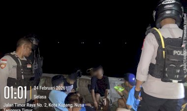 Hadirkan-Rasa-Aman-Saat-Ramadhan,-Sat-Samapta-Polresta-Kupang-Kota-Jaga-Lokasi-Takjil-Hingga-Bubarkan-Pesta-Miras.