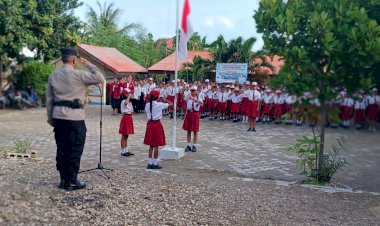Kapolsek-Kota-Raja-Pimpin-Upacara-Bendera-di-SD-Inpres-Oebufu,-Sampaikan-Pesan-Karakter-dan-Kamtibmas.