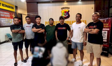 Kecanduan-Judi-Online,-Driver-Taksi-Online-di-Kupang-Nekat-Gadaikan-Mobil-Majikan,-Kini-Diringkus-Jatanras.