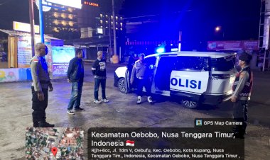 Patroli-Dialogis-Cipta-Kondisi-Polresta-Kupang-Kota,-Pastikan-Situasi-Kamtibmas-Tetap-Aman-di-Tengah-Hujan-Deras.