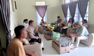 Bhabinkamtibmas-Oebufu-Berbagi-Pengalaman-dengan-Tim-PPA-Gereja-Benyamin,-Bahas-Pembinaan-Anak-dan-Remaja.