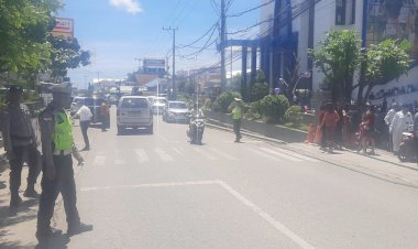 Polsek-Maulafa-Terjunkan-Personel-Amankan-Ibadah-Penahbisan-Sidi-di-GMIT-Kaisarea-Kolhua