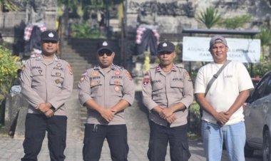 Polsek-Maulafa-Amankan-Perayaan-Hari-Raya-Saraswati-di-Pura-Agung-Giri-Kerta-Bhuwana,-Kolhua.