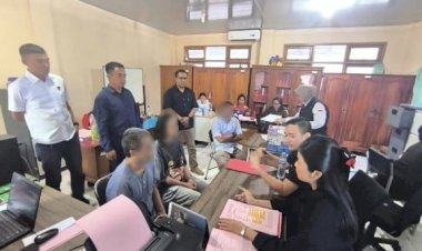 Kasus-Pasutri-Pembuat-Uang-Palsu-Dinyatakan-P-21,-Reskrim-Polresta-Kupang-Kota-Lakukan-Pelimpahan-Tersanga-dan-Barang-Bukti.