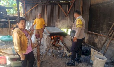 Bhabinkamtibmas-Sikumana-Berhasil-Bina-Mantan-Penyuling-Miras-Beralih-ke-Usaha-Garam,-Kapolresta:-Langkah-Mulia-Ciptakan-Kamtibmas-Kondusif.