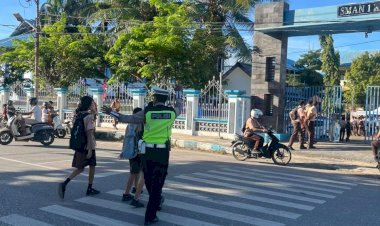 Ratusan-Personel-Polresta-Kupang-Kota-Turun-ke-Jalan,-Pastikan-Keselamatan-Masyarakat-dan-Kelancaran-Arus-Lalin.