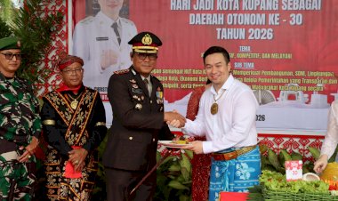 Kapolresta-Kupang-Kota-Hadiri-Upacara-HUT-ke-140-Kota-Kupang,-Tegaskan-Komitmen-Jaga-Kamtibmas-dan-Dukung-Pembangunan.