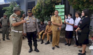 Polsek-Koja-Intensif-Pantau-Situasi-di-SMKN-5-Kota-Kupang,-Pasca-Penolakan-Terhadap-Kepala-Sekolah.