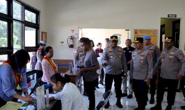 Uji-Kecepatan-Call-Center-110,-Proses-Pengurusan-SKCK-Hingga-Pantau-Pelayanan-SIM,-Kapolda-NTT-Pastikan-Standar-Pelayanan-Publik-Polresta-Kupang-Kota-Berjalan-Optimal.