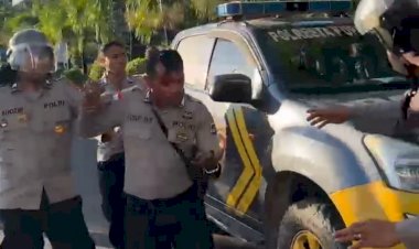 Dua-Personel-Polri-Terluka-Saat-Amankan-Aksi-Unjuk-Rasa-di-Depan-Kantor-Gubernur-NTT
