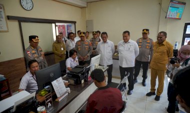Tinjau-SPKT-dan-Call-Center-110-Polresta-Kupang-Kota,-Wamen-PAN-RB:-Kepercayaan-Masyarakat-Dibangun-dari-Ketulusan-dan-Kecepatan-Pelayanan.