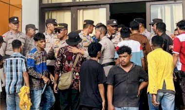 Polresta-Kupang-Kota-dan-Polsek-Maulafa-Amankan-Aksi-Damai-ORMAWA-dan-Alumni-IAKN-Kupang