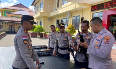 Cegah-Penyalahgunaan,-Polresta-Kupang-Kota-Lakukan-Pemeriksaan-Senjata-Api-Anggota.