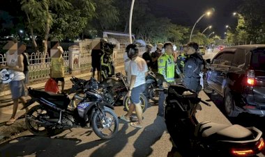 Malam-Minggu-Kelabu-Bagi-Pelaku-Balap-Liar,-Satlantas-Polresta-Kupang-Kota-Amankan-25-Sepeda-Motor.