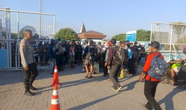 Polsubsektor-Pelabuhan-Tenau-Kawal-Debarkasi-1.225-Penumpang-Kapal-Dharma-Kartika-V