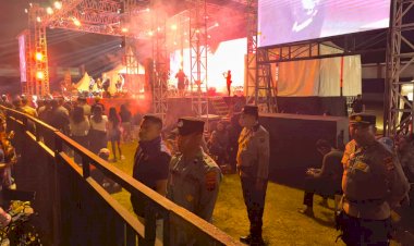 Kapolresta-Kupang-Kota-Pimpin-Pengamanan,-Konser-Hardrock-D'Legend-Bersama-Iwan-Fals-Berlangsung-Aman-dan-Tertib.