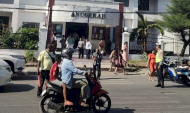 Satlantas-Polresta-Kupang-Kota-Amankan-Ibadah-Hari-Minggu,-Ingatkan-Jemaat-Tertib-Berlalu-Lintas.
