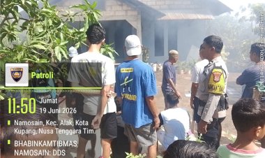 Bhabinkamtibmas-Namosain-Respons-Cepat-Tangani-Kebakaran-Rumah-Akibat-Ulah-Anak-Bermain-Pemantik-Gas