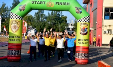 Semarak-HUT-Bhayangkara-ke-80,-Polda-NTT-Gelar-Jalan-Santai,-Senam-Bersama-hingga-Door-Prize-Spektakuler.