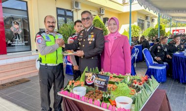 Syukuran-Hari-Bhayangkara-ke-80,-Kapolresta-Kupang-Kota-Ajak-Personel-Perkuat-Integritas-dan-Tingkatkan-Pelayanan-Presisi-kepada-Masyarakat.