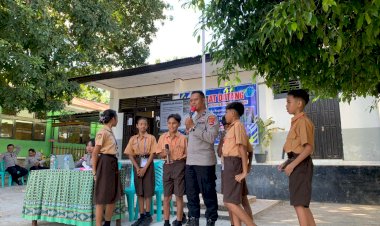 Polresta-Kupang-Kota-Tanamkan-Karakter-dan-Kesadaran-Hukum-kepada-303-Siswa-Baru-SMP-Negeri-4-Kota-Kupang