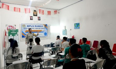 Bhabinkamtibmas-Oebufu-Bekali-Siswa-Baru-SMK-Uyulindo-tentang-Bahaya-Perundungan,-Kenakalan-Remaja,-dan-Narkoba.