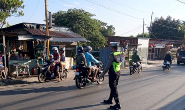 Jaga-Keselamatan-Pengguna-Jalan,-Polsek-Kota-Raja-Intensifkan-Pengaturan-Lalu-Lintas-Pagi.