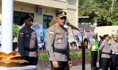 Kapolresta-Kupang-Kota-Pimpin-Apel-Pengamanan-Kunjungan-Presiden-ke-7-RI-Joko-Widodo-di-Kota-Kupang