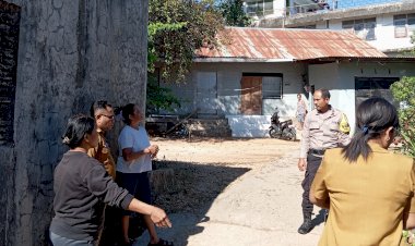 Bhabinkamtibmas-Fontein-Gerak-Cepat-Tindaklanjuti-Keluhan-Sekolah-Terkait-Limbah-dan-Kebocoran-Pipa-PDAM