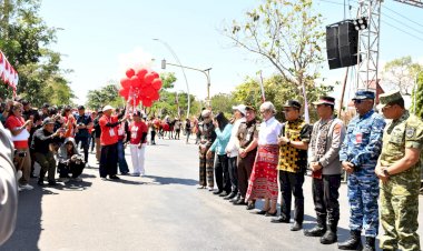 Kapolda-NTT-Hadiri-Pawai-Pembangunan-2026,-69-Tim-Tampilkan-Wajah-Keberagaman-NTT.
