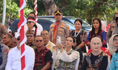 Kapolresta-Kupang-Kota-Bersama-Ketua-Bhayangkari-Hadiri-Pembukaan-Pawai-Pembangunan-dan-Karnaval-Budaya-NTT