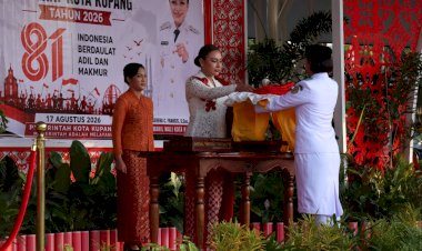 Semangat-Kemerdekaan,-Wakapolresta-Kupang-Kota-Hadiri-Penurunan-Sang-Merah-Putih.