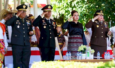 Kapolresta-Kupang-Kota-Hadiri-Upacara-HUT-RI-ke-81,-Gelorakan-Semangat-Kemanusiaan-untuk-Warga-Terdampak-Bencana-Flores.