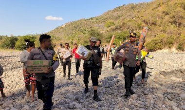 Polres-Nagekeo-berhasil-Menembus-Wilayah-Terisolir-di-Kecamatan-Aesesa-Selatan-untuk-Menyalurkan-Bantuan-Kapolda-NTT