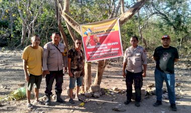 Cegah-Judi-Sambung-Ayam,-Polsek-Kota-Raja-Pasang-Spanduk-Larangan-di-Kelurahan-Airnona.