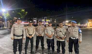 Polresta-Kupang-Kota-Amankan-Ibadah-Penyegaran-Iman-“Kupang-Bermazmur”,-Ribuan-Jemaat-Padati-Lapangan-Bhayangkara-Polda-NTT.