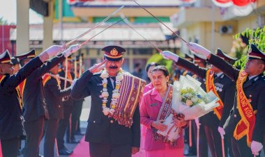 Wisuda-Purna-Bakti,-Kapolresta-Kupang-Kota-Apresiasi-Dedikasi-dan-Loyalitas-IPDA-Nikolaus-Namlibu-Selama-Bertugas.