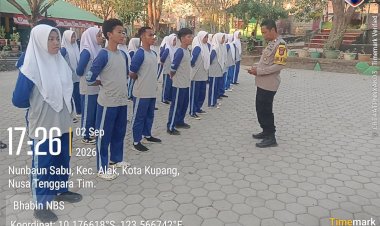 Bhabinkamtibmas-Nunbaun-Sabu-Bina-PKS-MTsN-Kota-Kupang,-Bekali-Siswa-Materi-Lalu-Lintas-dan-PBB.