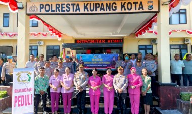 Duka-Flores-Duka-Bersama,-Polresta-Kupang-Kota-Salurkan-Tiga-Ton-Beras-untuk-Korban-Gempa.