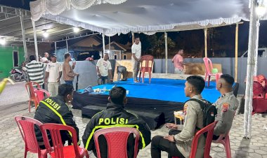 Patroli-Malam-Satbinmas-Polresta-Kupang-Kota,-Warga-di-Namosain-Diberikan-Imbauan-Kamtibmas.
