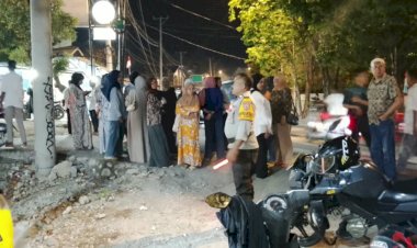 Bhabinkamtibmas-Hadir,-Maulid-Nabi-di-Namosain-Berlangsung-Aman-dan-Khidmat.