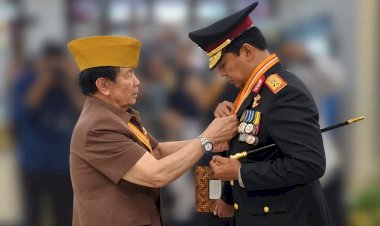Terima-Bintang-Kehormatan-LVRI,-Kapolda-NTT:-Ini-Amanah-untuk-Terus-Memupuk-Nasionalisme-dan-Persaudaraan.