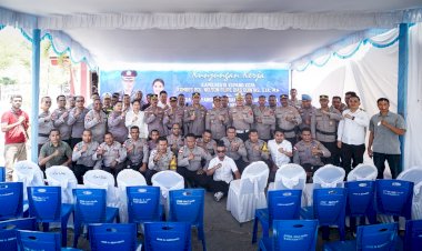 Kunjungan-Kerja-ke-Polsek-Kota-Lama,-Kapolresta-Kupang-Kota-Dorong-Pelayanan-Cepat-dan-Humanis-bagi-Warga-Dua-Kecamatan.