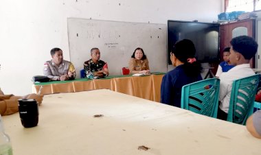 Sosialisasi-Cegah-Tawuran-Pelajar,-Bhabinkamtibmas-Sikumana-Sambangi-Orang-Tua-Murid-di-SMPN-12-Kupang.